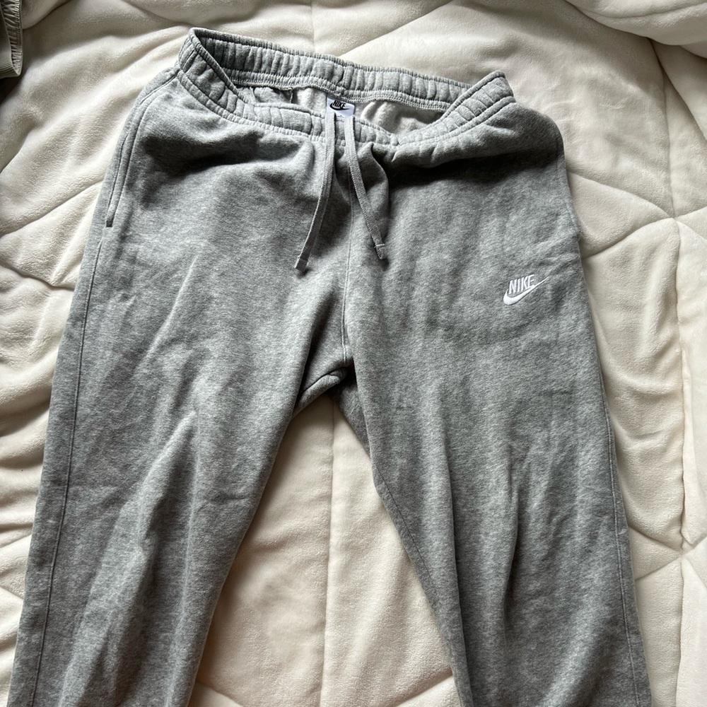 Men’s Nike gray sweatpants, M